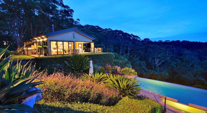 The Outlook Cabana — carbon neutral stay, Terrigal