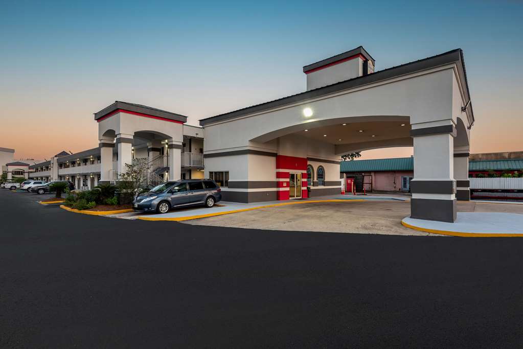 Super 8 by Wyndham Baton Rouge I 10 - photo 3