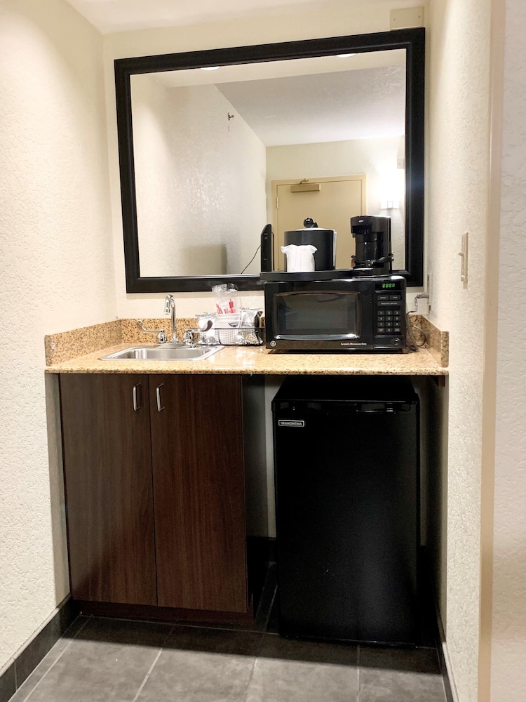 Hampton Inn Champaign Urbana - photo 36