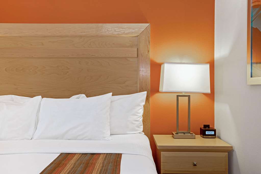 La Quinta Inn & Suites by Wyndham Grand Forks - photo 24