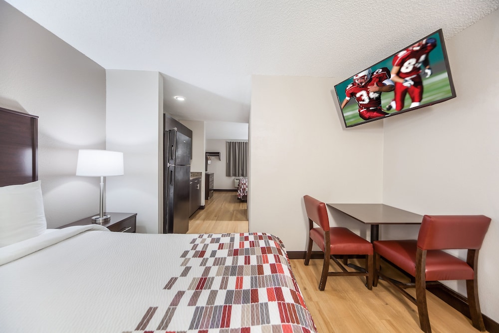 Red Roof Inn & Suites Omaha Council Bluffs - photo 16