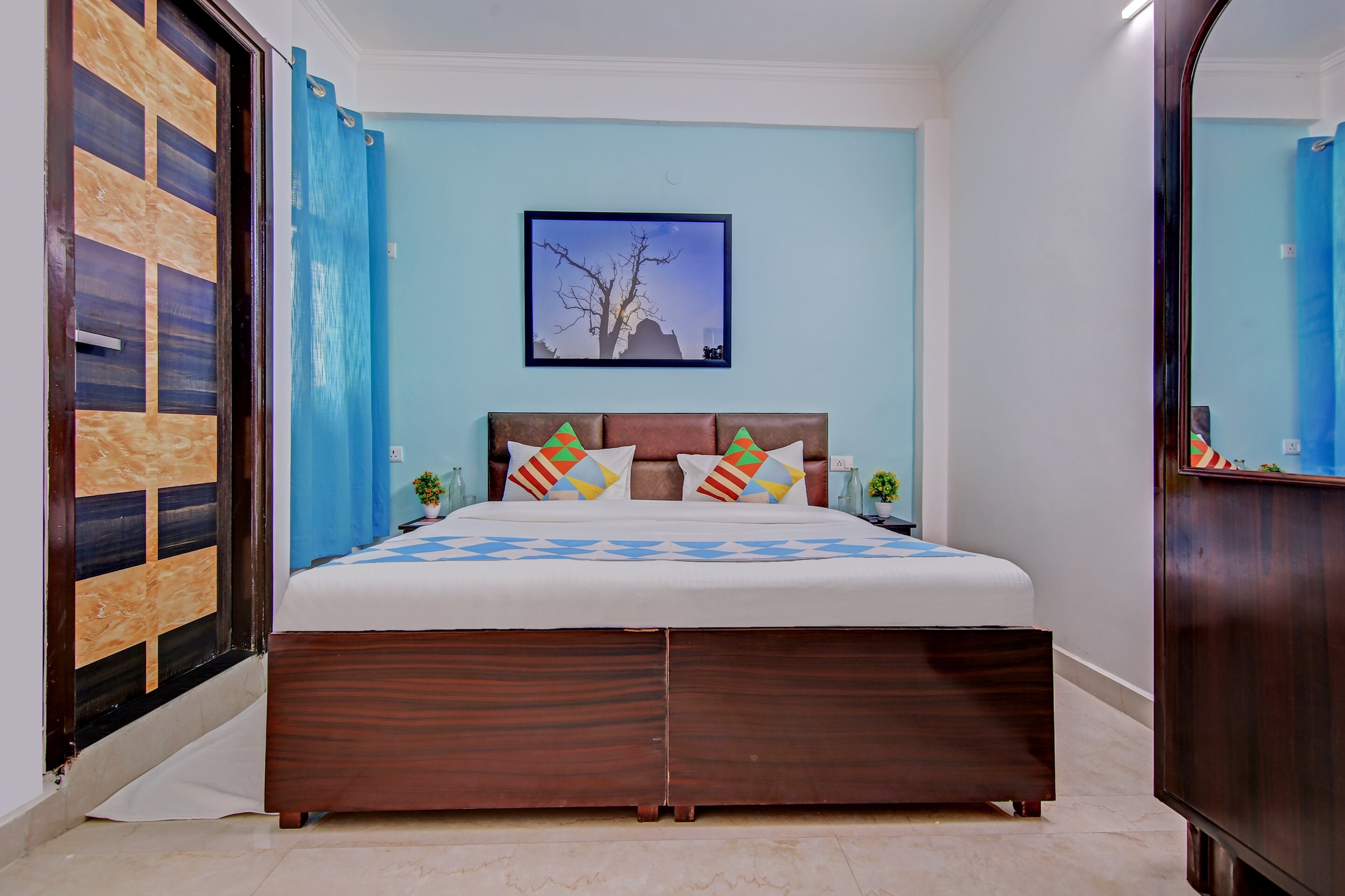 Super OYO Townhouse Saket Residency 1 Delhi — 4-Star Luxury Hotel in New Delhi, India