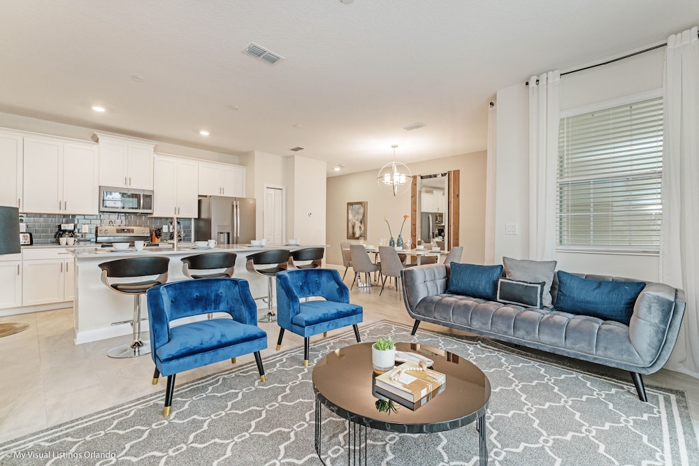 Modern Townhome W private Pool & Free Water Park — 4-Star Luxury Hotel in Kissimmee, United States