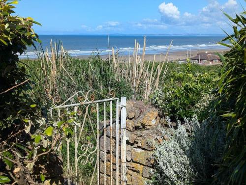 Rest Bay Beach Stay — 4-Star Luxury Hotel in Porthcawl, United Kingdom