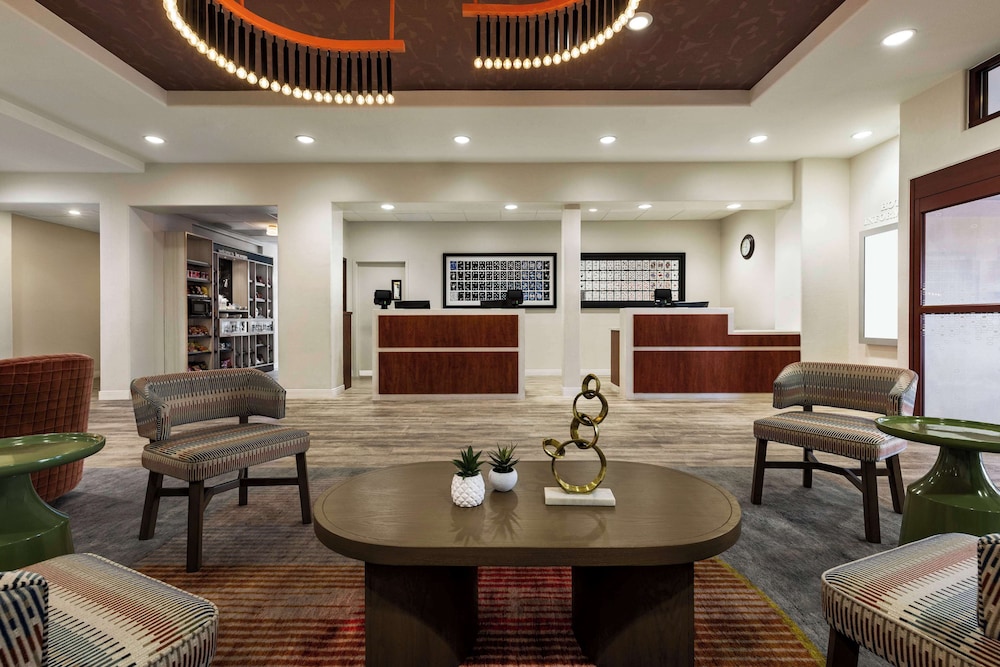 Hampton Inn Tropicana - photo 6