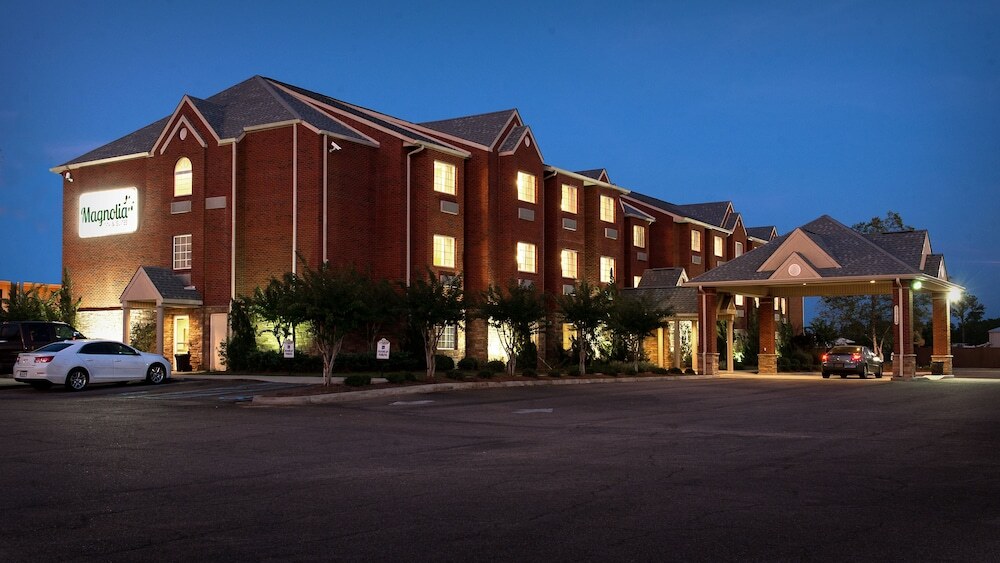 Magnolia Inn & Suites - photo 16