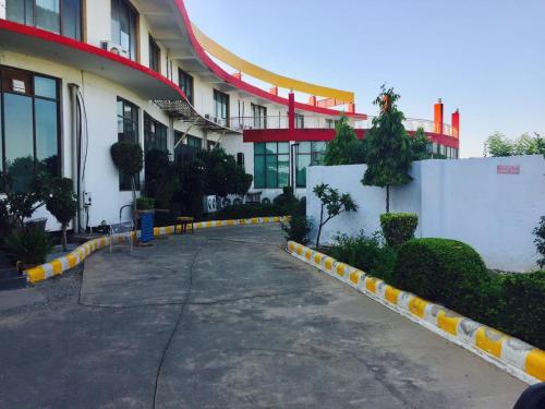 Centre Point Hotel Neemrana — hotel in Shahjanpur