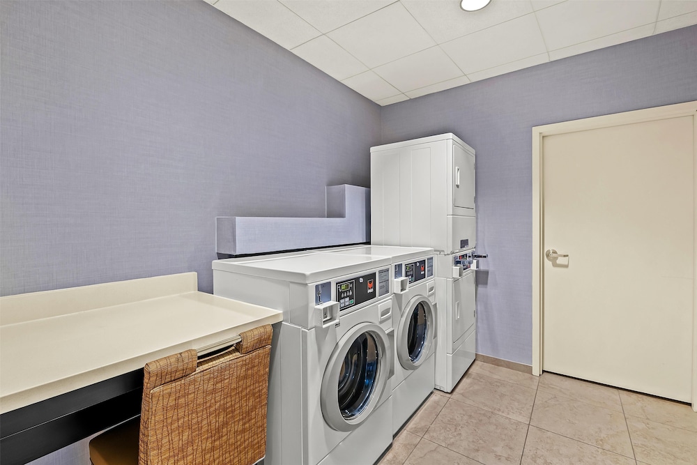 Hampton Inn Omaha West Dodge Road - photo 23