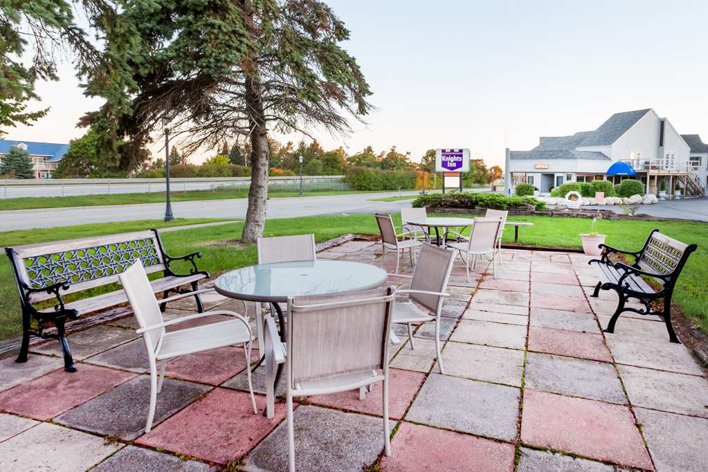 Knights Inn Mackinaw City - photo 15