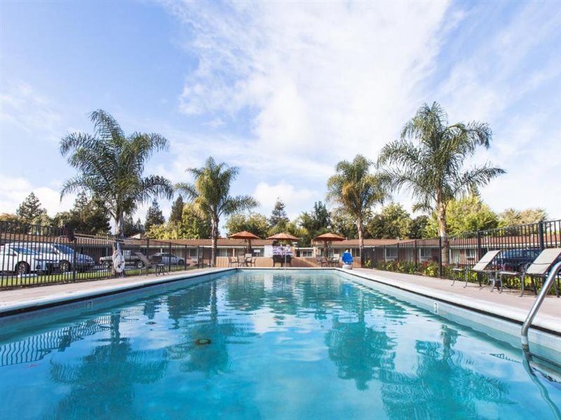 Tri Valley Inn and Suites Pleasanton - photo 9