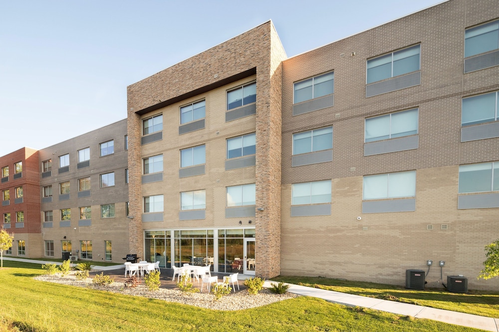 Holiday Inn Express and Suites Kalamazoo West by IHG - photo 24