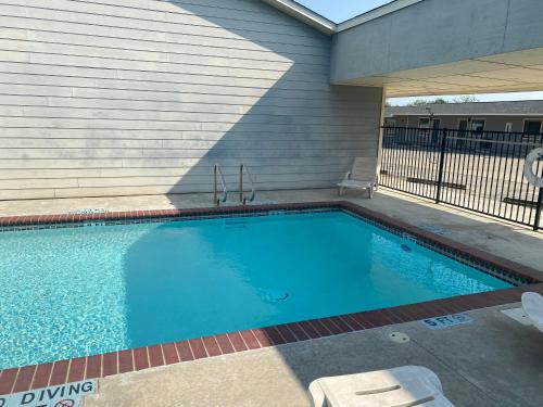 Southern Inn and Suites Yorktown - photo 14