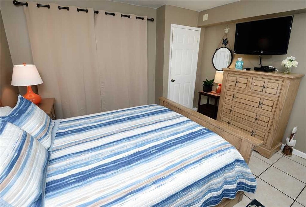 Regency Towers 624 Three Bedroom Condo - photo 2