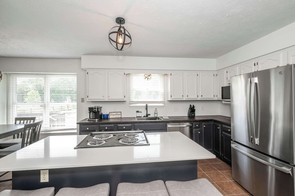 Lark Meadow Retreat Sleeps 10 — Mason