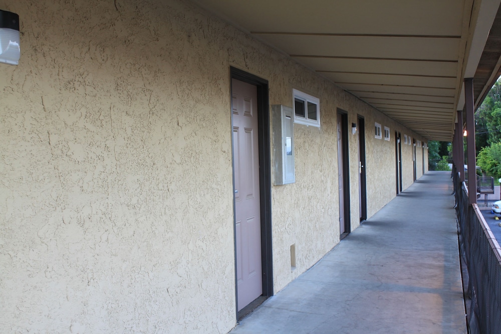 Menifee Inn - photo 18