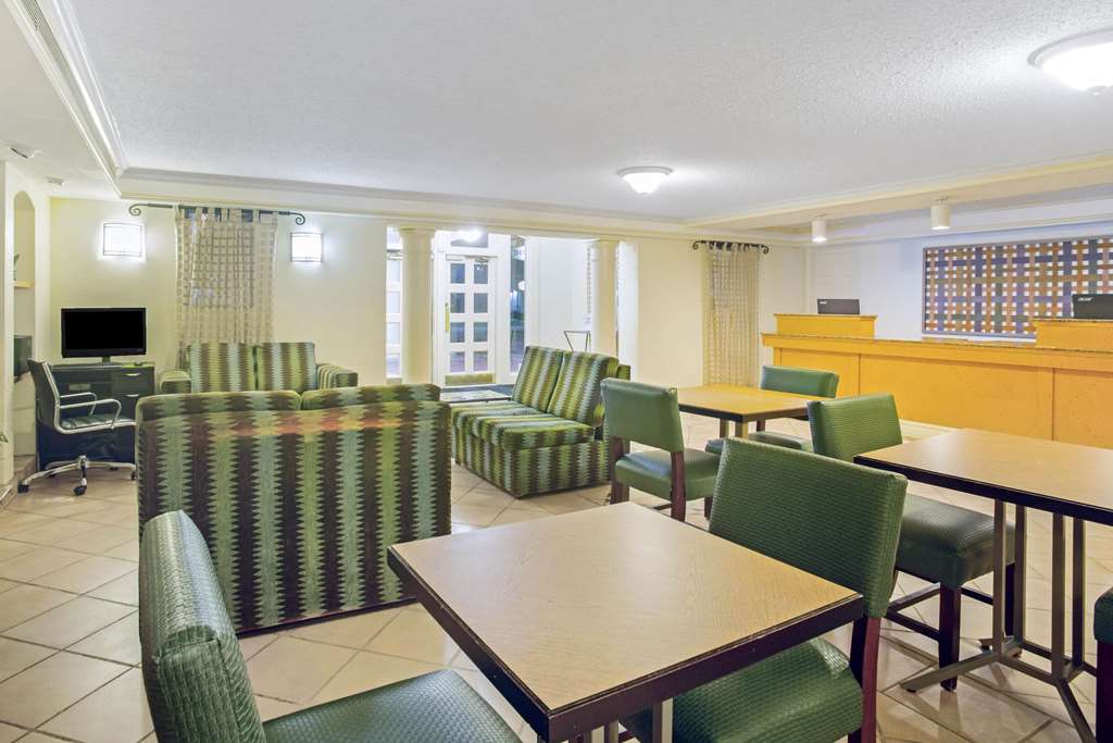 La Quinta Inn by Wyndham Victoria - photo 10