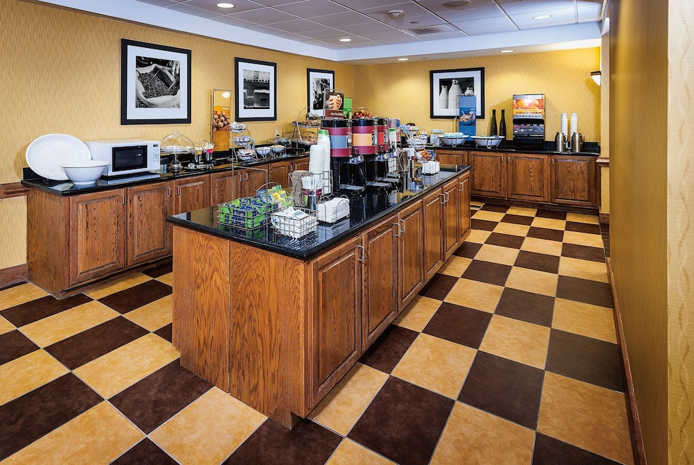 Hampton Inn & Suites Chesapeake Square Mall - photo 29
