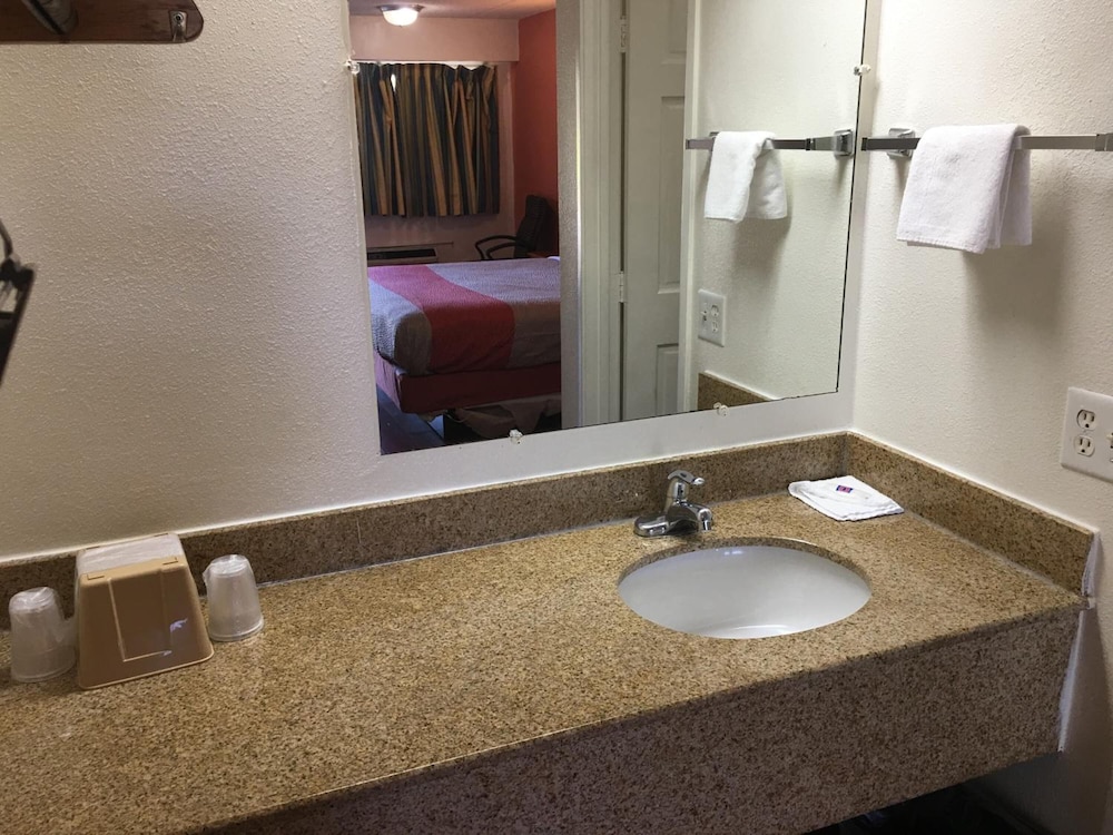 Motel 6 Richmond VA Midlothian Turnpike - photo 25