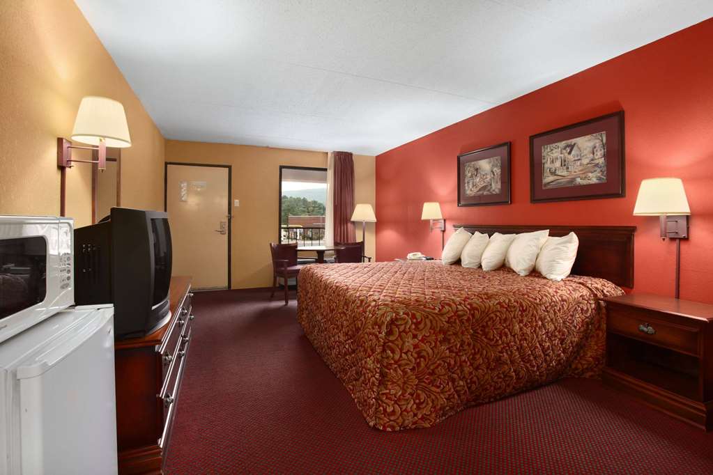 Days Inn by Wyndham Harriman - photo 8