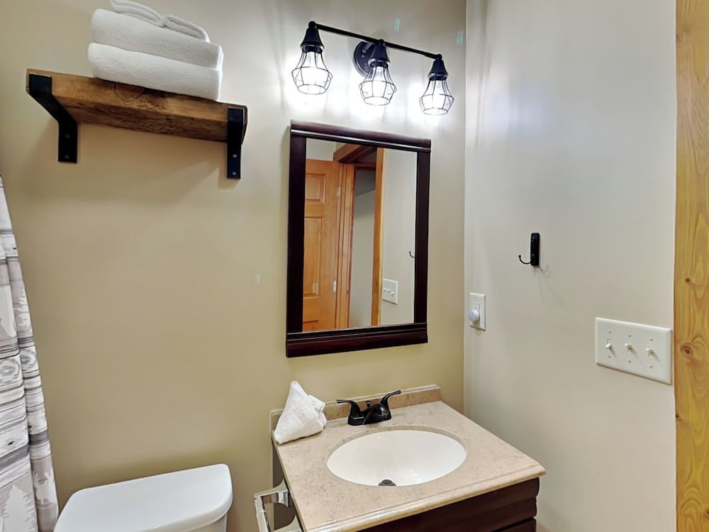 Howling Wolf Den - photo 18