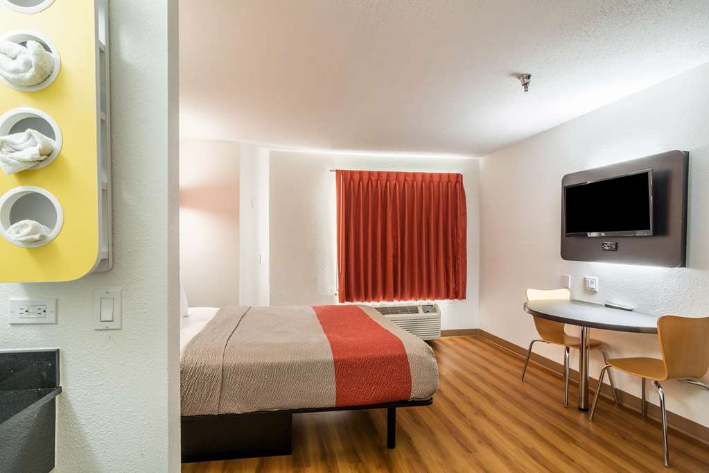Motel 6 Harvey IL - photo 6