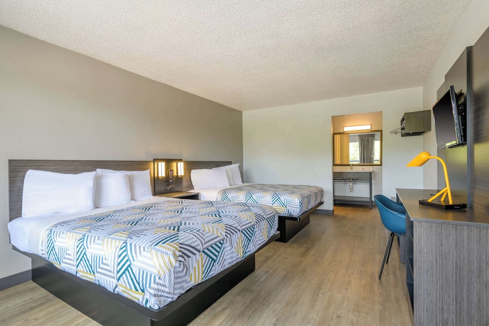 Motel 6 Spring Hill FL Weeki Wachee - photo 17