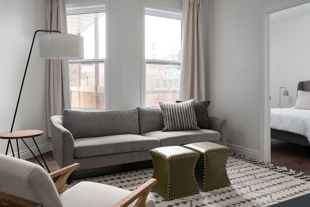 Sonder Delinelle Suites — 4-Star Luxury Hotel in Montreal, Canada