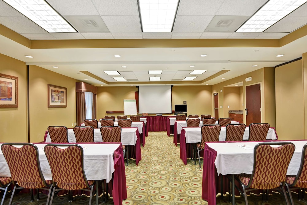 Hampton Inn & Suites Fredericksburg at Celebrate Virginia - photo 70