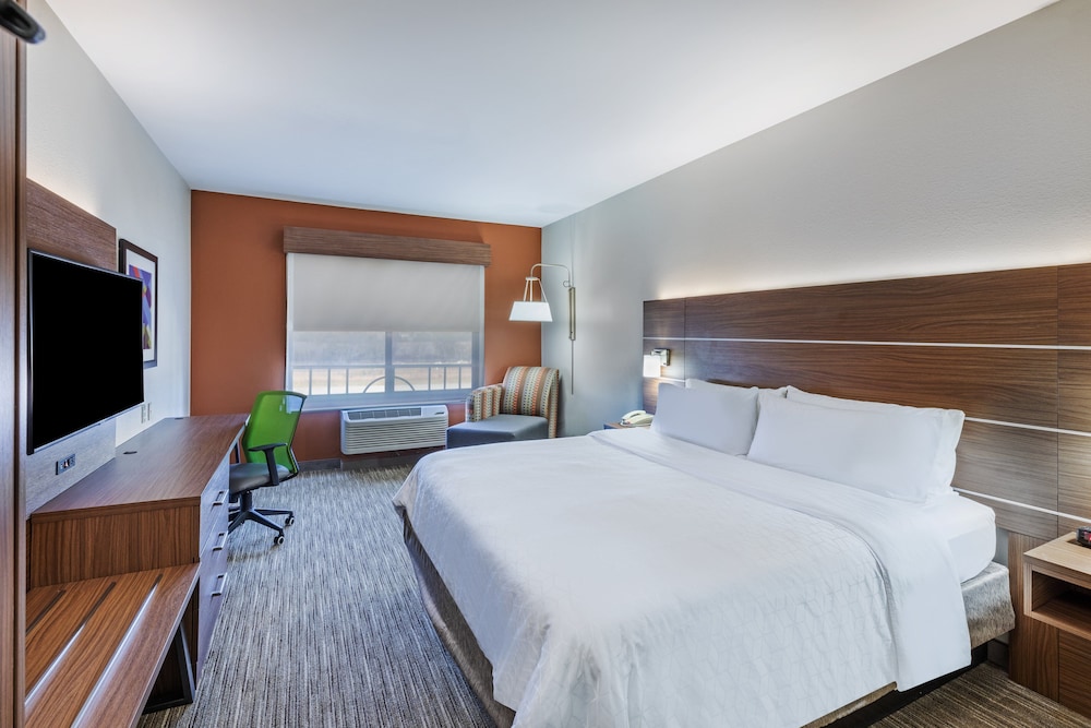 Holiday Inn Express Hotel and Suites Pryor by IHG - photo 11