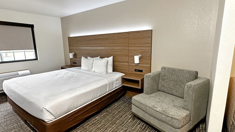 Estherville Hotel & Suites - photo 13