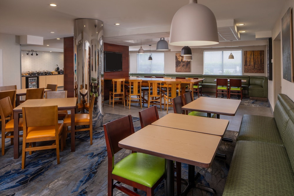Fairfield Inn & Suites by Marriott Ft. Myers Cape Coral - photo 21