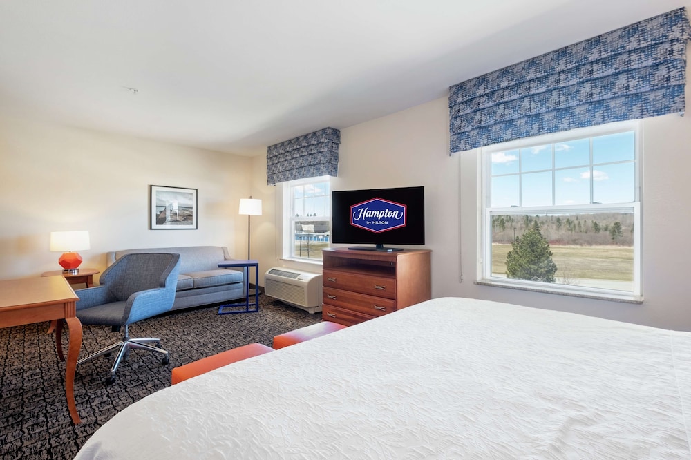 Hampton Inn & Suites Rockland - photo 12