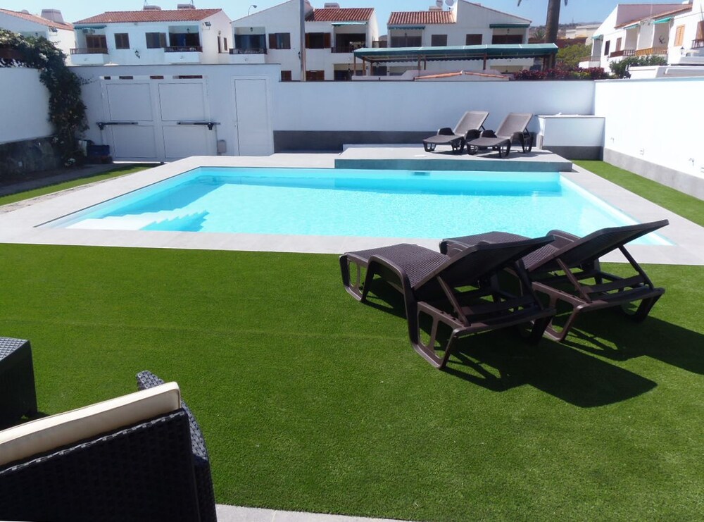 Villa 6 People Heated Pool Seafront Great Location — 4-Star Luxury Hotel in San Bartolome De Tirajana, Spain
