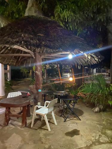 Breezebay Pool hotel — Unknown City — photo 5
