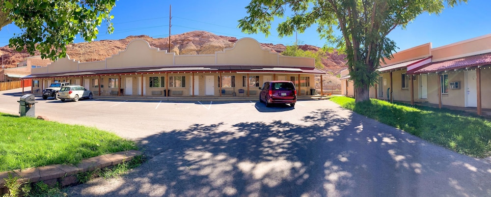 Adventure Inn & Motel - photo 41