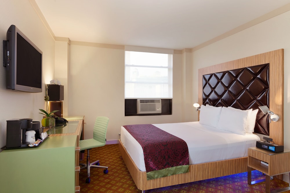 Night Hotel Broadway - photo 20