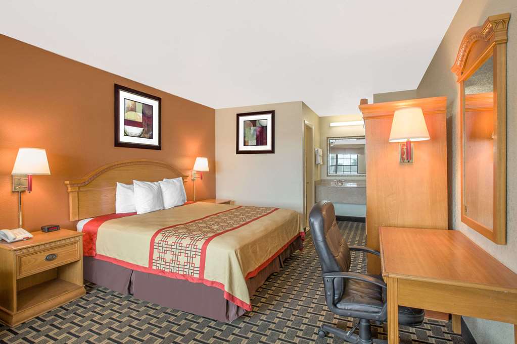 Days Inn by Wyndham Monroe LA - photo 13