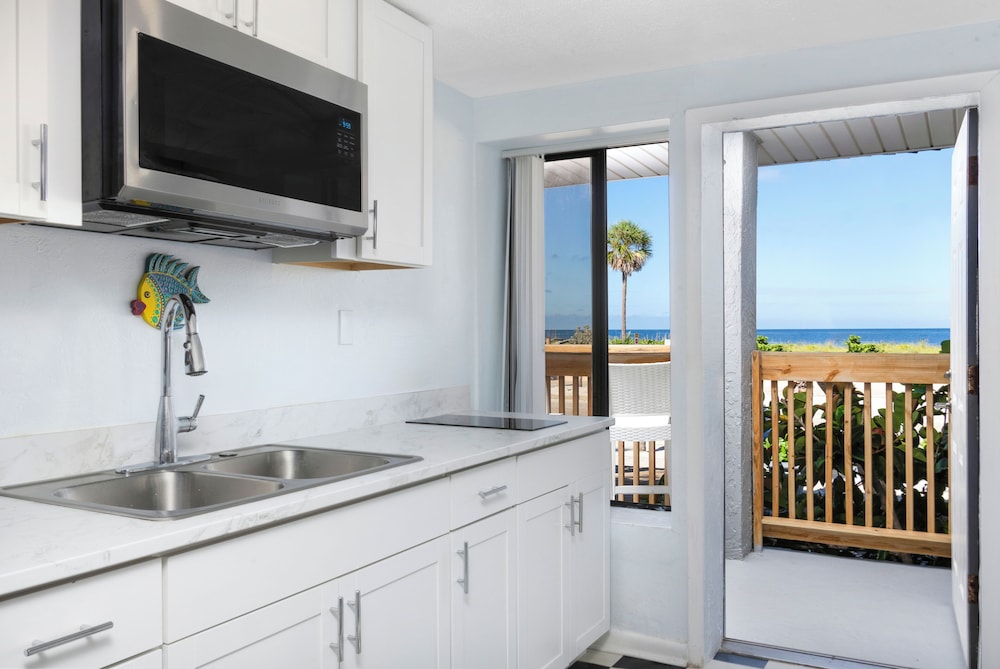 Sabal Palms Inn - carbon neutral hotel in Saint Pete Beach