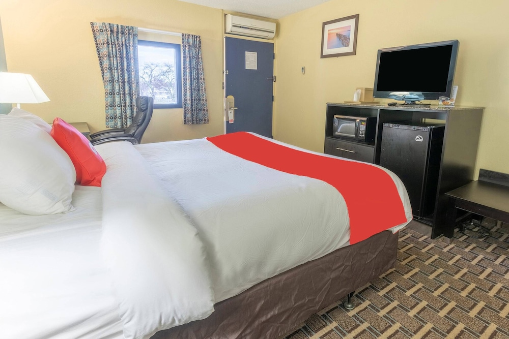 OYO Hotel Knoxville TN Cedar Bluff I 40 - photo 18