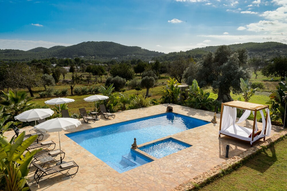 Can Andreuet — 4-Star Luxury Hotel in Santa Eularia Des Riu, Spain