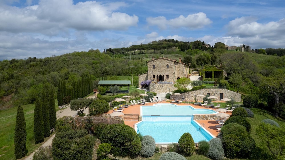 Guado al Sole 26 4 Emma Villas — 4-Star Luxury Hotel in Pomarance, Italy