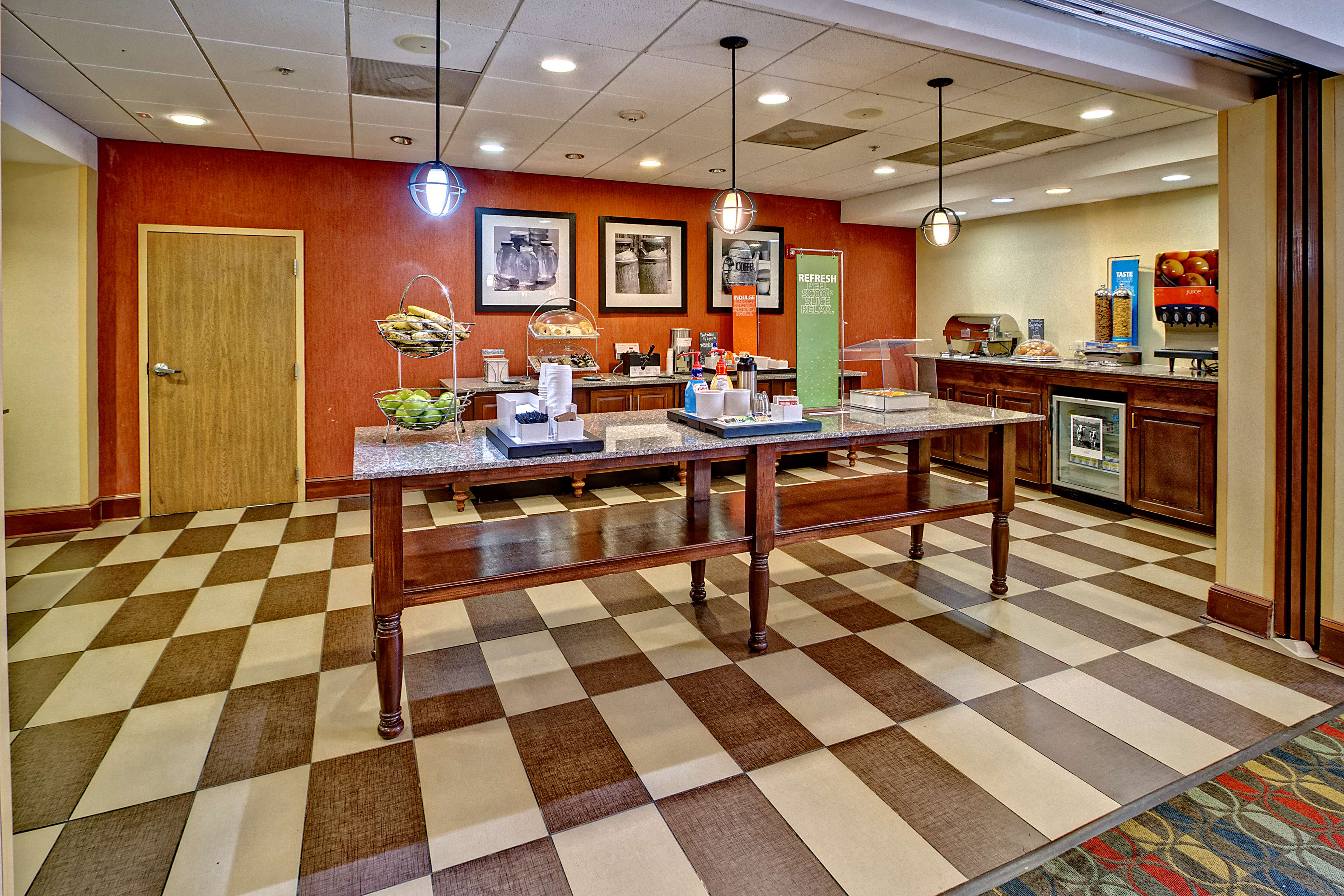 Hampton Inn Cleveland - photo 11