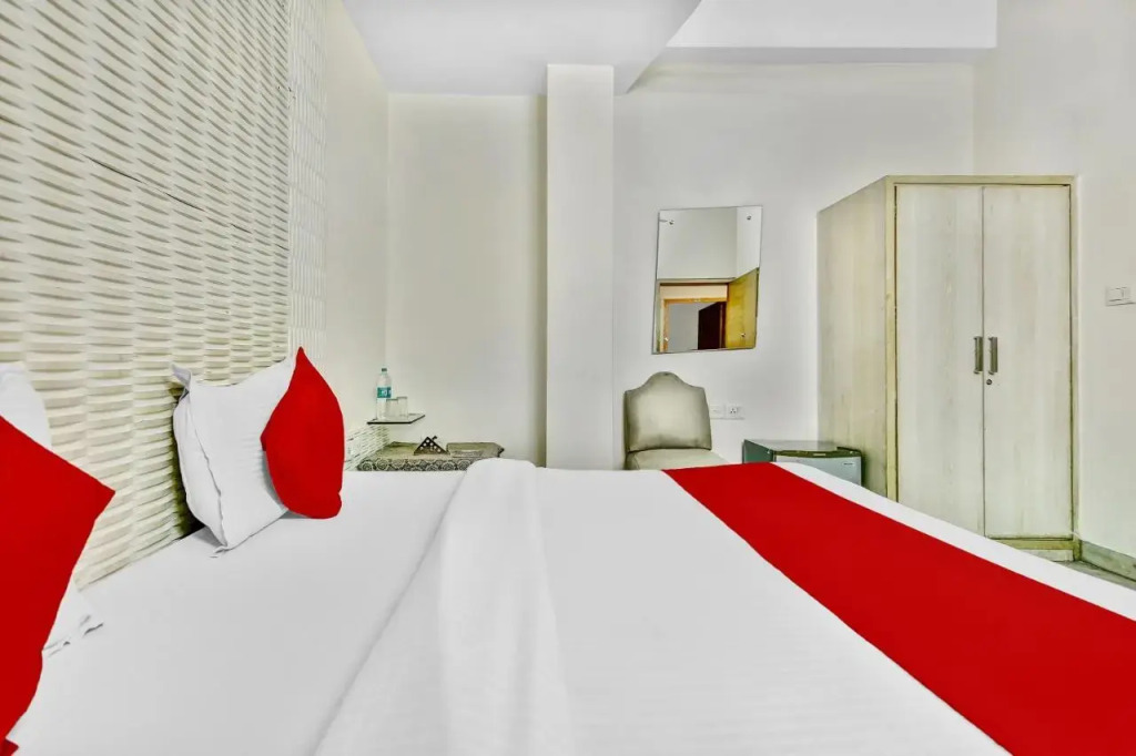 Hotel Crown Continental — Karol Bagh — photo 2