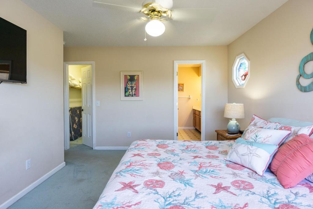 See Otter by Oak Island Accommodations - photo 6