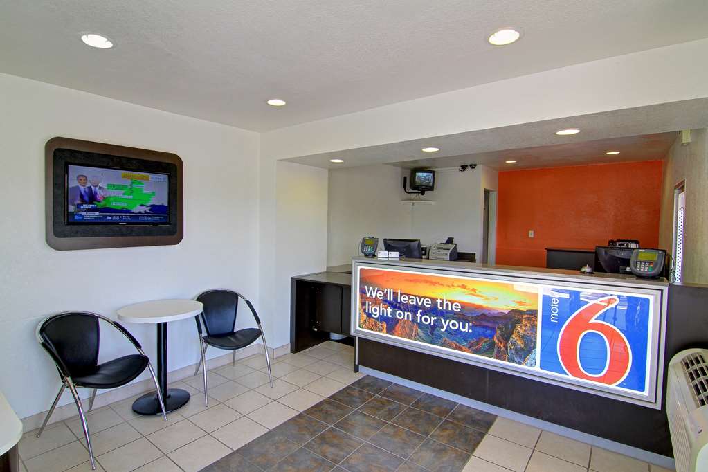Motel 6 Old town Scottsdale Fashion Square - photo 17