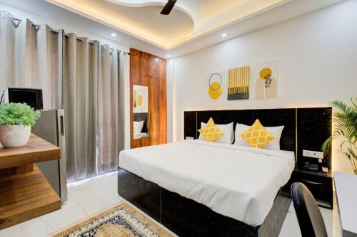 Luxury Studio Apartment with Kitchenette & Private Balcony Gurugram