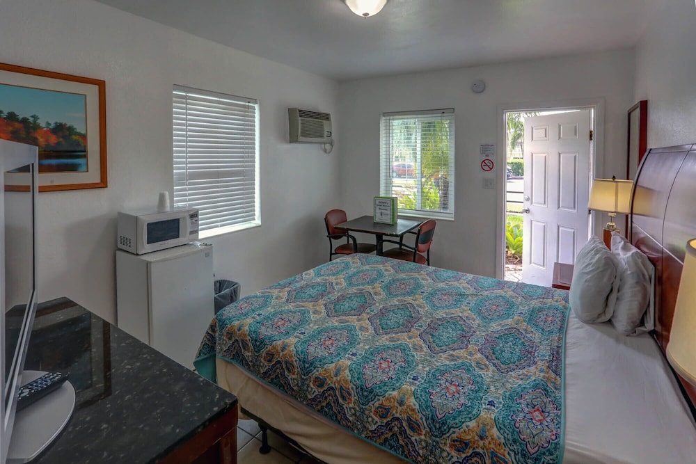 Green Seas Motel - photo 18