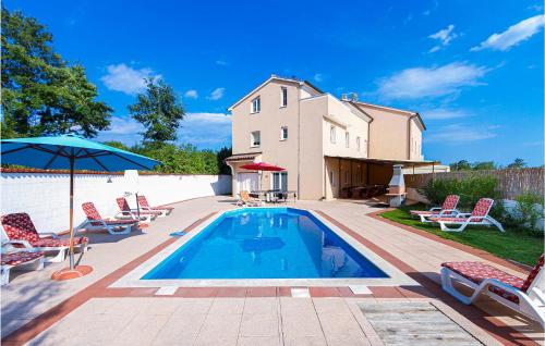8 Bedroom Gorgeous Home In Cere — 4-Star Luxury Hotel in Zminj, Croatia