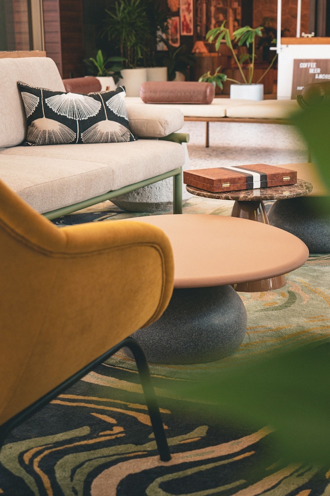 Romer Waikiki at the Ambassador - photo 3