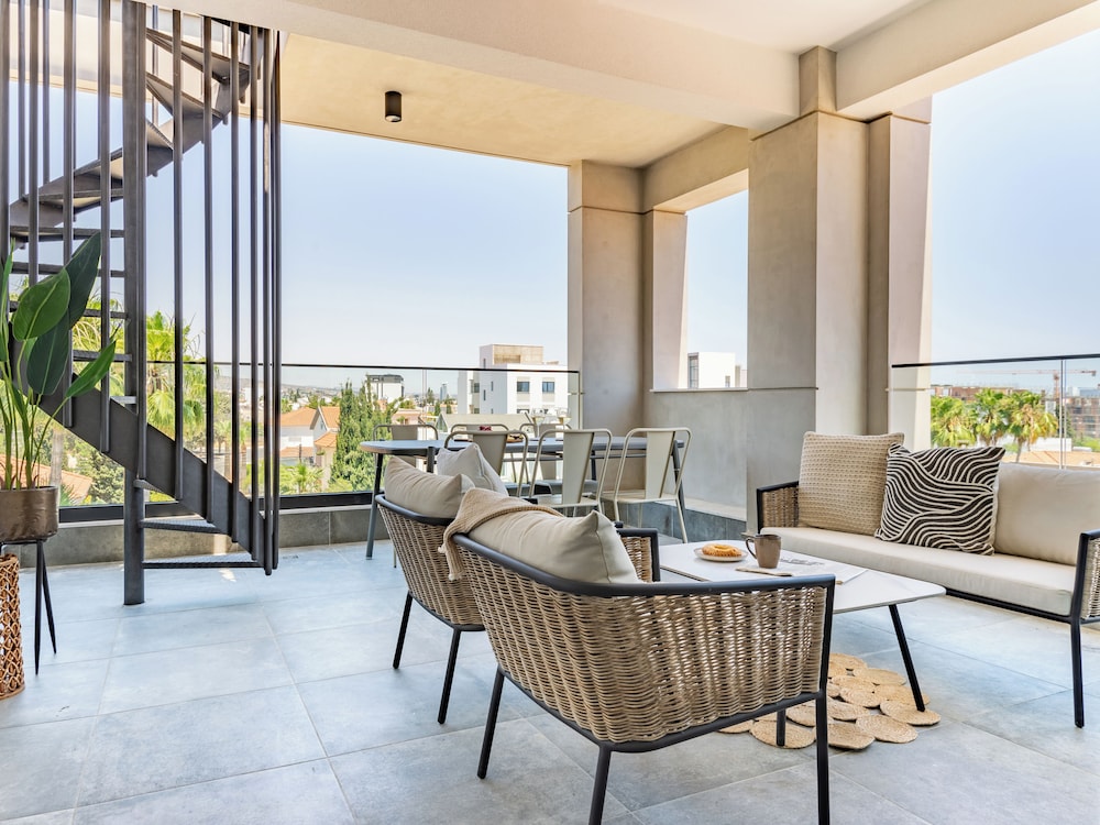 Sanders Evolution 2 2 Bedroom Apartment With Private Rooftop
